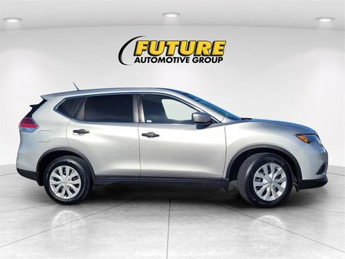 Used 2016 Nissan Rogue S image 3