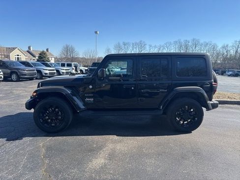Used 2022 Jeep Wrangler Unlimited Sahara image 4
