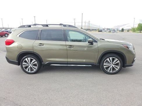 Used 2022 Subaru Ascent Limited w/ Technology Package AWD/4WD image 2