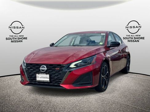Used 2025 Nissan Altima 2.5 SR w/ SR Premium Package FWD image 4