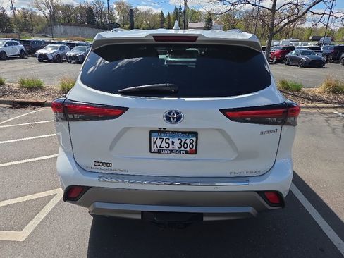 Used 2023 Toyota Highlander Platinum AWD/4WD image 4