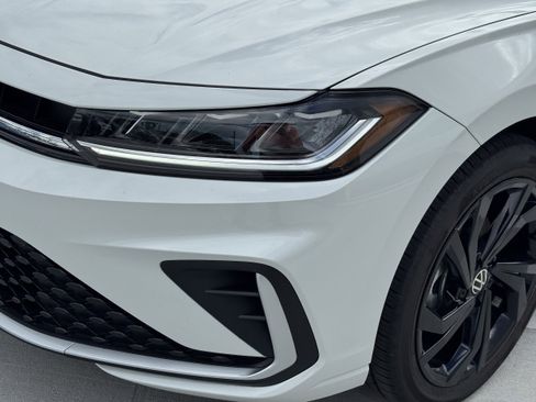 New 2025 Volkswagen Jetta SE image 8