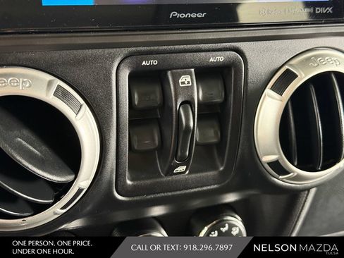 Used 2016 Jeep Wrangler Unlimited Sahara AWD/4WD image 33