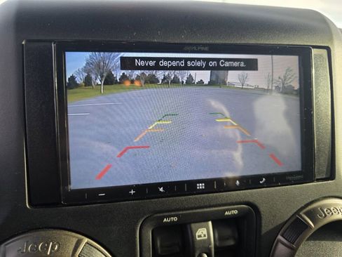 Used 2018 Jeep Wrangler Unlimited Sport image 23