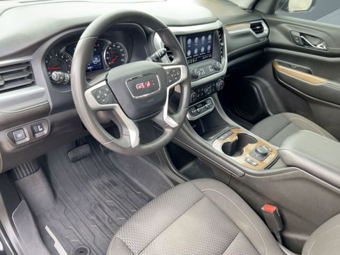 Certified 2023 GMC Acadia SLE w/ Driver Convenience Package image 4