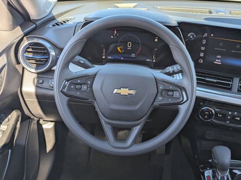 Used 2026 Chevrolet Trax LT image 19