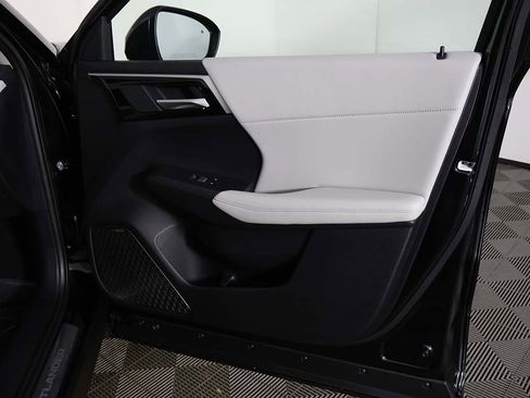 New 2025 Mitsubishi Outlander SE image 27