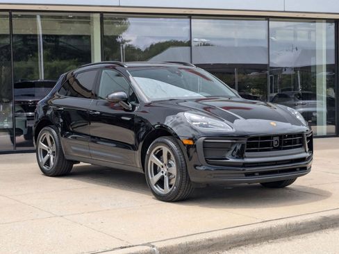 Certified 2025 Porsche Macan image 7