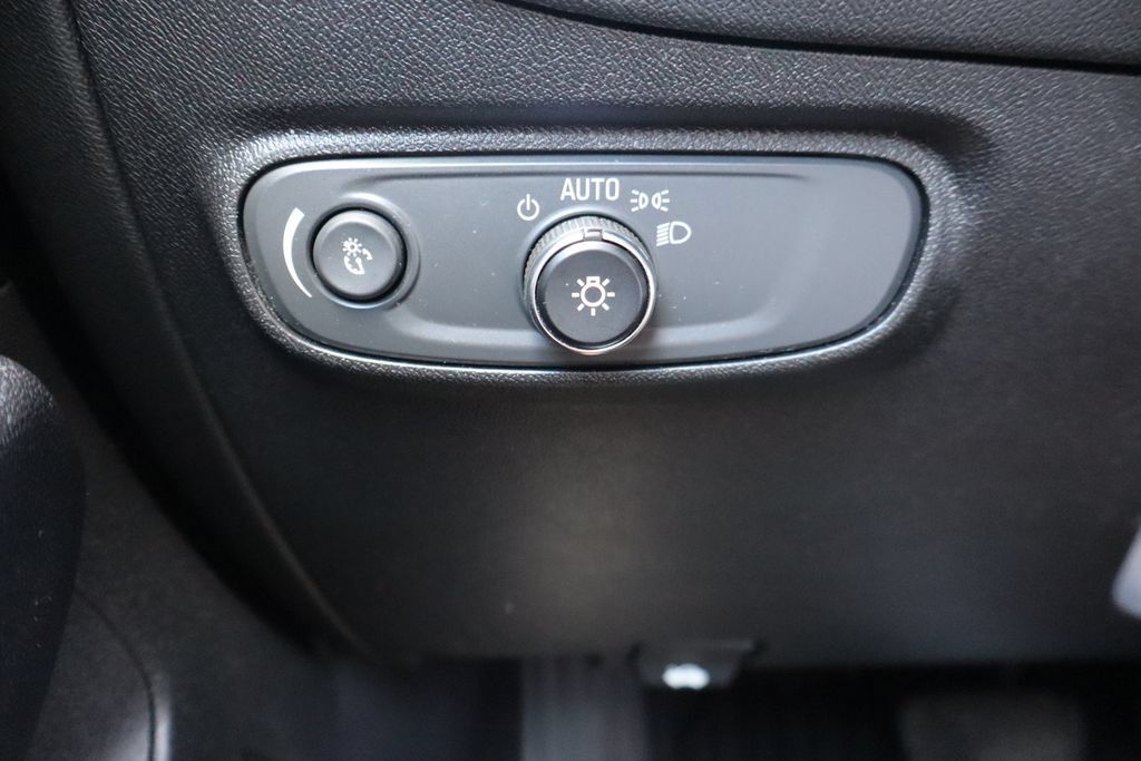 Used 2019 Chevrolet Equinox LS w/ LS Convenience Package AWD/4WD image 8
