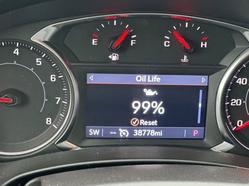 Used 2024 GMC Terrain SLT image 30