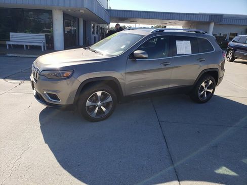 Used 2019 Jeep Cherokee Limited w/ Technology Group image 2
