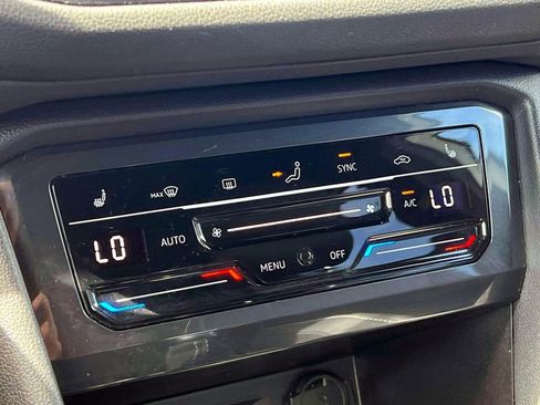 Used 2022 Volkswagen Tiguan SE R-Line image 32