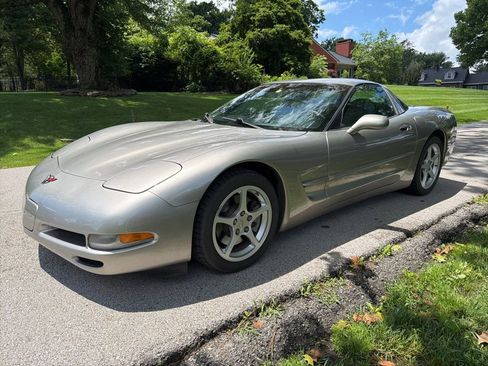 Used 2000 Chevrolet Corvette Coupe w/ Roof Pkg RWD image 7