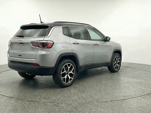 Used 2025 Jeep Compass Limited AWD/4WD image 9