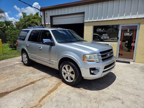 Used 2015 Ford Expedition Platinum RWD image 1