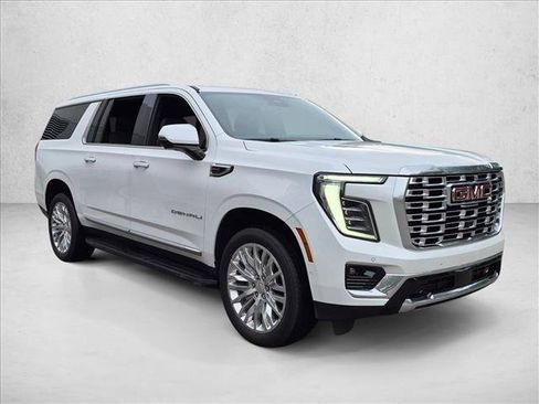 Used 2025 GMC Yukon XL Denali AWD/4WD image 3