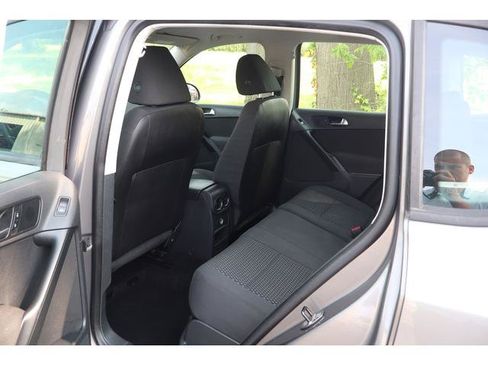 Used 2010 Volkswagen Tiguan SE AWD/4WD image 8