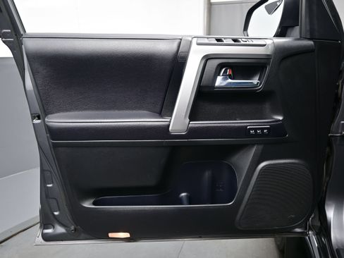 Used 2018 Toyota 4Runner Limited AWD/4WD image 9