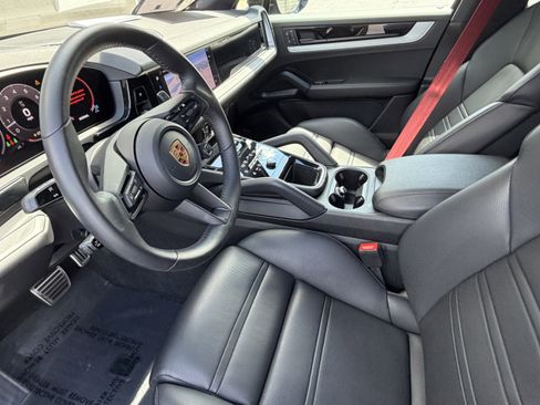Certified 2024 Porsche Cayenne S AWD/4WD image 4