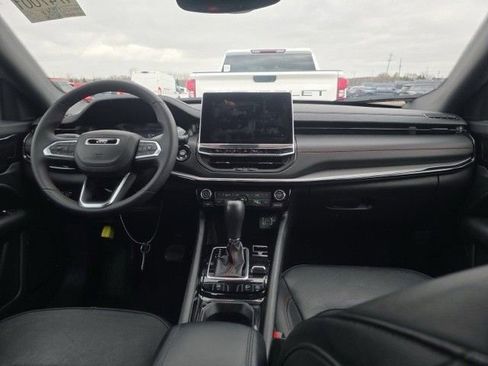 Used 2025 Jeep Compass Trailhawk image 14