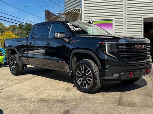 Used 2022 GMC Sierra 1500 AT4 w/ Technology Package image 2