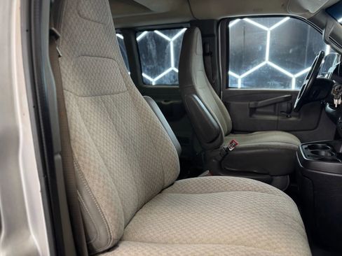 Used 2017 Chevrolet Express 2500 Van 3D image 15