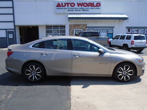 Used 2022 Chevrolet Malibu RS FWD image 1