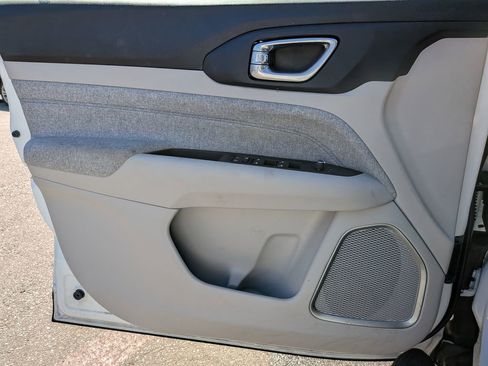 Used 2023 Jeep Compass Latitude image 15