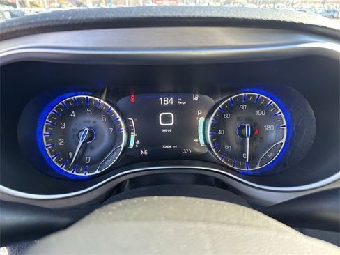 Used 2023 Chrysler Pacifica Limited w/ S Appearance Package image 18