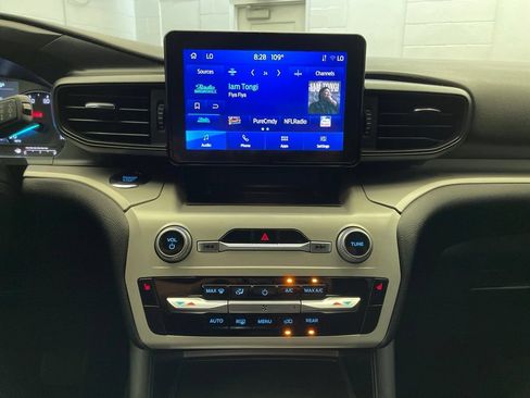 Used 2023 Ford Explorer XLT RWD image 14