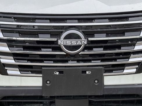 Used 2024 Nissan Rogue S image 9