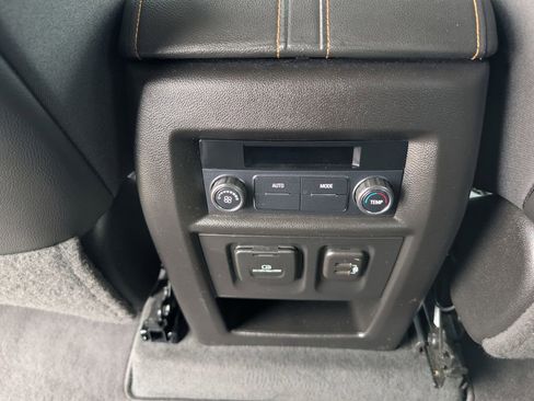 Used 2021 Chevrolet Traverse RS image 29