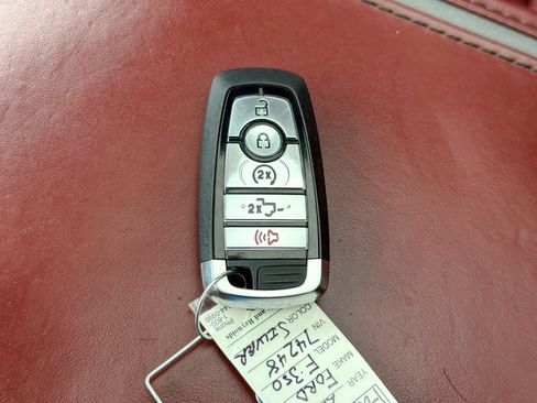 Certified 2022 Ford F350 Platinum w/ Tremor Off-Road Package image 38