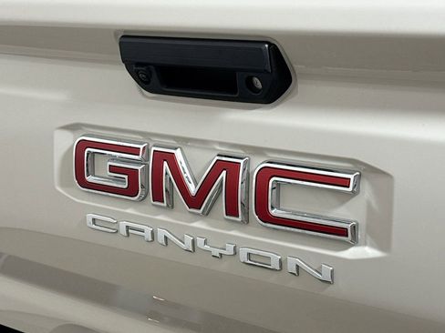 New 2026 GMC Canyon AT4 w/ AT4 Premium Package AWD/4WD image 18