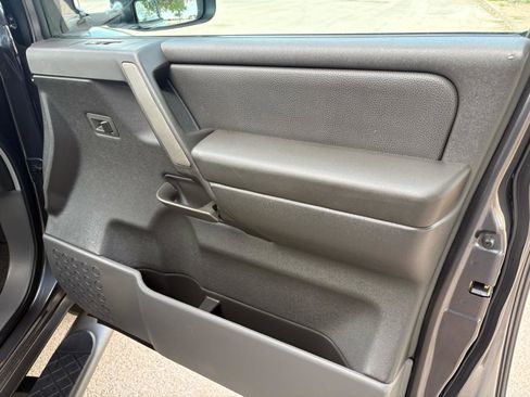 Used 2005 Nissan Titan LE w/ (T01) Tow Pkg RWD image 30