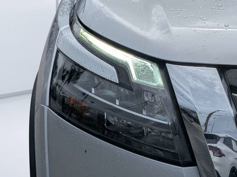 Used 2024 Nissan Pathfinder SV AWD/4WD image 12