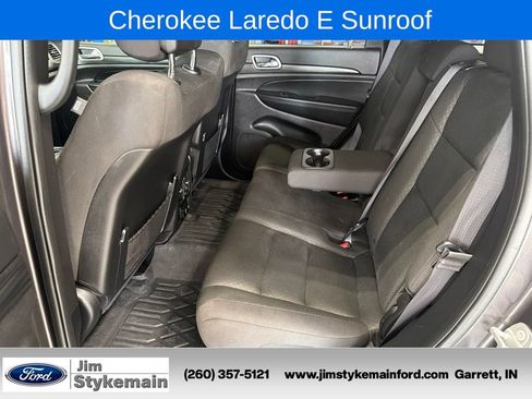 Used 2021 Jeep Grand Cherokee Laredo w/ Security & Convenience Group AWD/4WD image 32