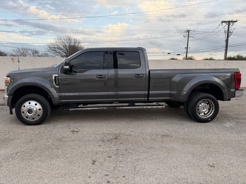 Used 2020 Ford F450 Lariat w/ Lariat Ultimate Package AWD/4WD image 3