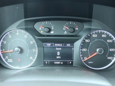 Used 2017 GMC Acadia SLE image 25