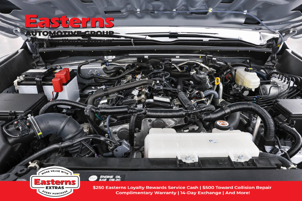 Used 2025 Toyota 4Runner SR5 AWD/4WD image 8