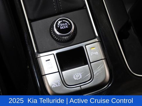 Used 2025 Kia Telluride S FWD image 22