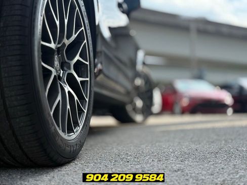 Used 2018 Porsche Macan AWD/4WD image 6