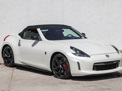 Used 2014 Nissan 370Z Touring w/ Sport Package RWD image 3