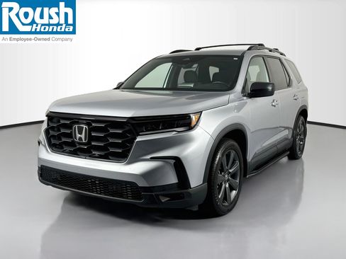 Certified 2025 Honda Pilot Sport image 1