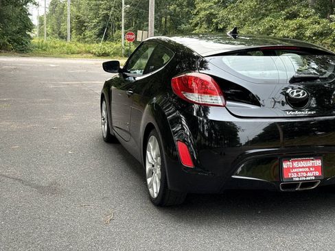 Used 2012 Hyundai Veloster w/ Style Pkg FWD image 8