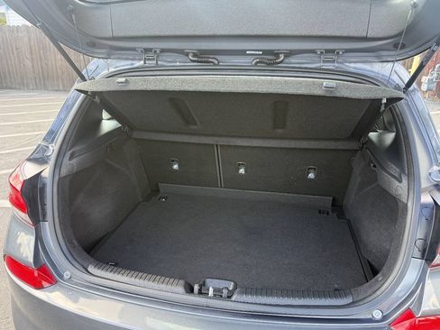 Used 2018 Hyundai Elantra GT FWD image 13