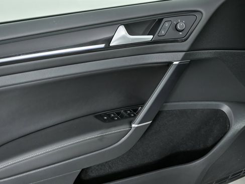 Used 2019 Volkswagen Golf 4-Door image 18