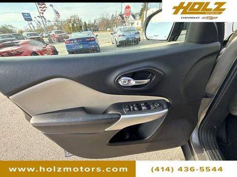 Used 2018 Jeep Cherokee Limited image 21