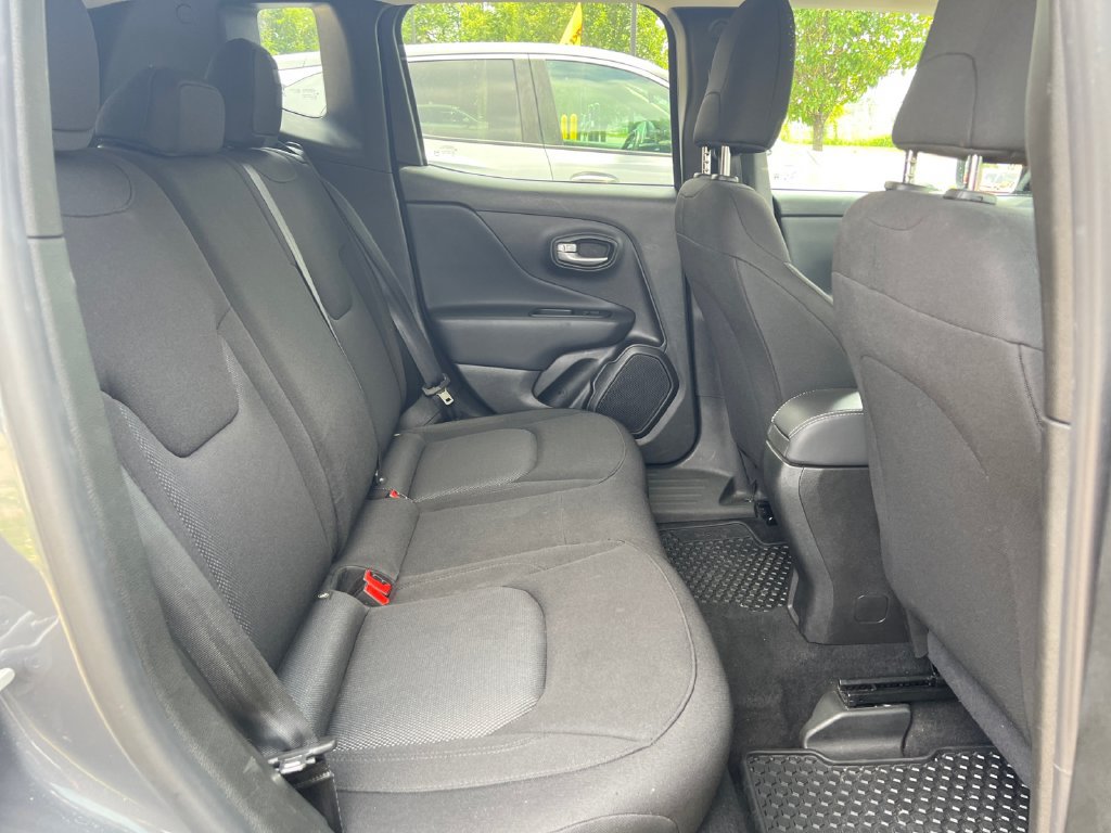 Used 2023 Jeep Renegade Latitude AWD/4WD image 42