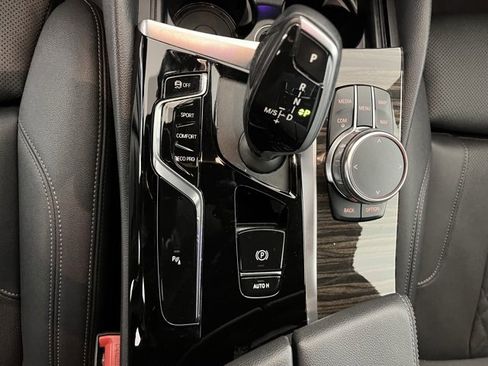 Used 2022 BMW 530i xDrive w/ Convenience Package image 18